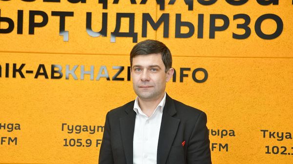 Связь с Родиной: Инар Гицба рассказал о проблемах репатриации в Абхазии - Sputnik Абхазия