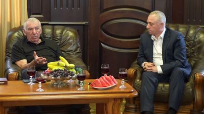 Президент Бадра Гунба поздравил Героя Абхазии Мираба Кишмария с юбилеем.