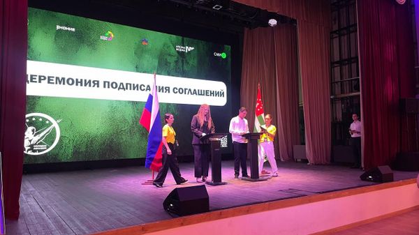 Молодая Абхазия подписала соглашение о сотрудничестве с центром Легатус из ДНР - Sputnik Абхазия