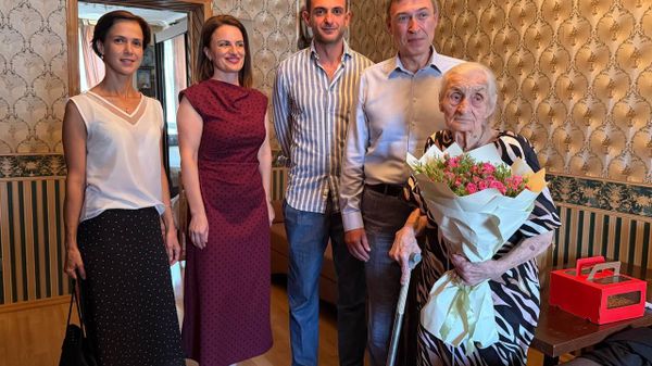 Ветерана Великой Отечественной войны Елену Водзинскую поздравили с 98-летием - Sputnik Абхазия