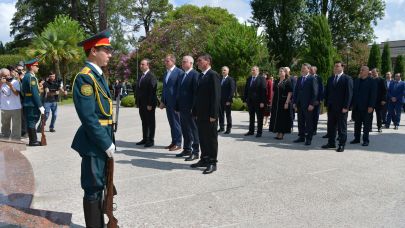 Церемония возложения цветов ко Дню начала ОВНА в Парке Славы