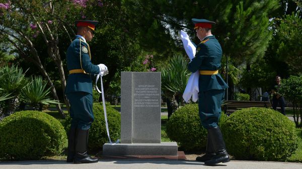 В Парке Славы состоялась закладка камня на месте будущего памятника добровольцам, погибшим за свободу Абхазии. - Sputnik Абхазия