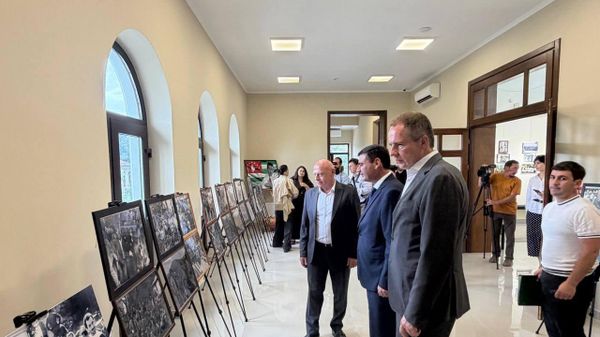 Беслан Бигвава и Вячеслав Гладков посетили Музей Отечественной войны народа Абхазии имени Сергея Дбар в Гудауте - Sputnik Абхазия