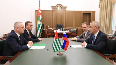 Президент Абхазии Бадра Гунба принял губернатора Калужской области Владислава Шапшу