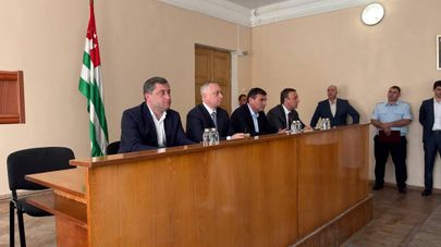 Президент Бадра Гунба выступил на встрече с активом Ткуарчалского района