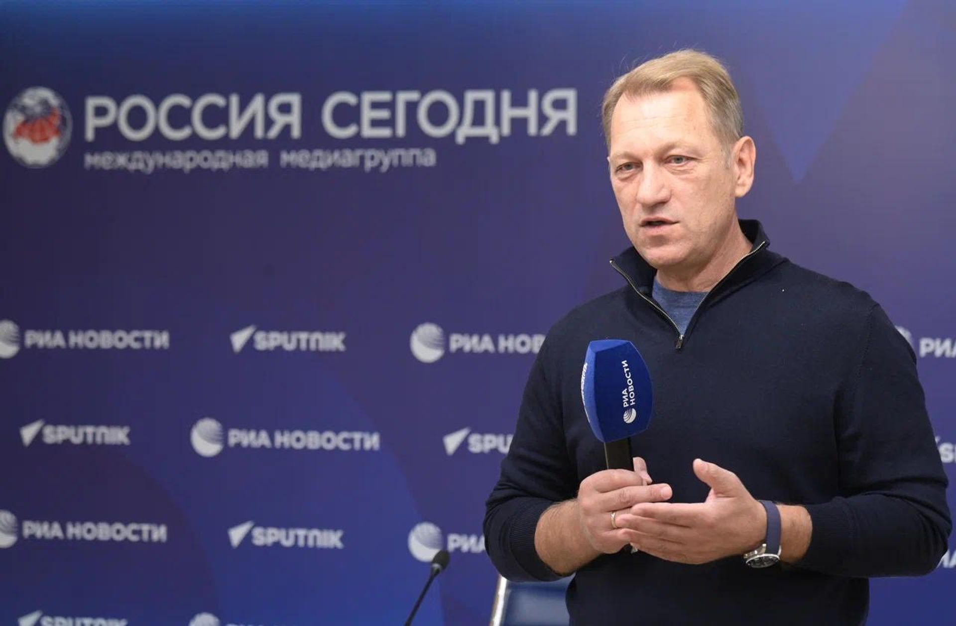 заместитель главного редактора медиагруппы Россия сегодня Андрей Благодыренко - Sputnik Абхазия, 1920, 21.08.2026