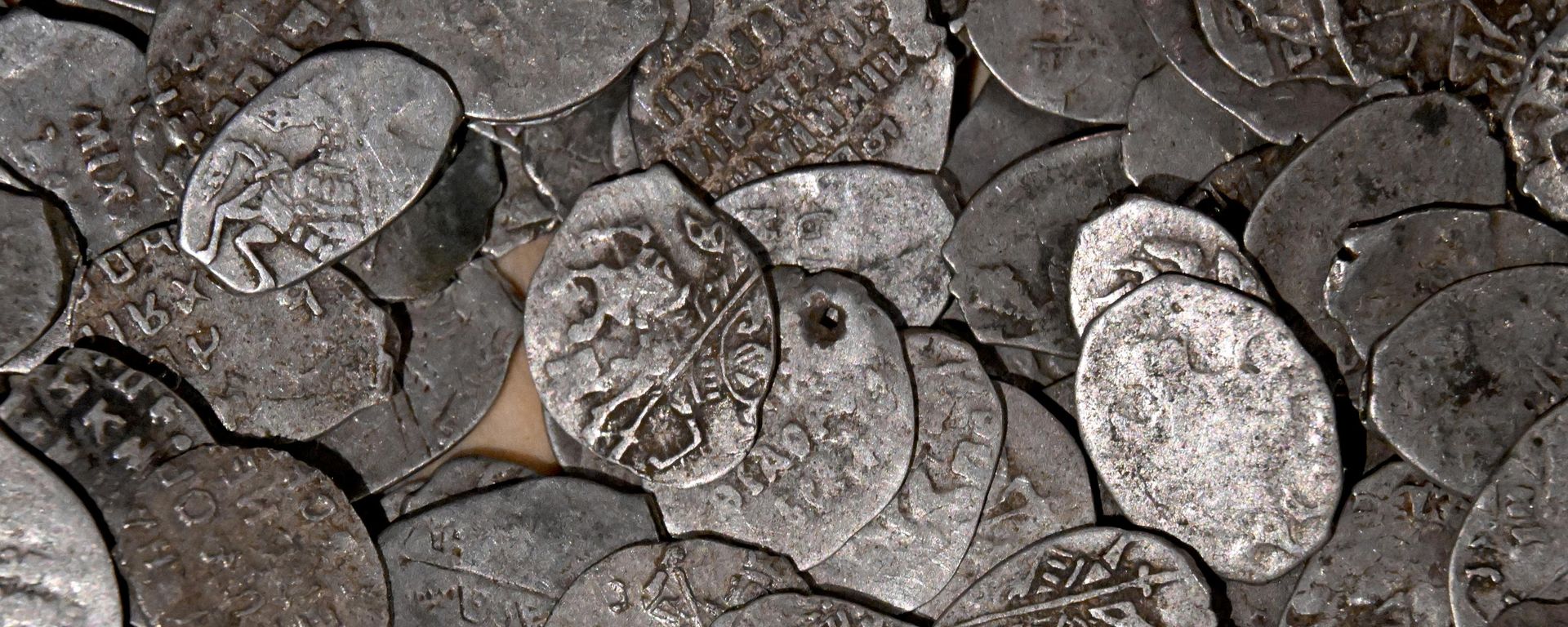 Презентация клада со старинными монетами - Sputnik Абхазия, 1920, 26.08.2026