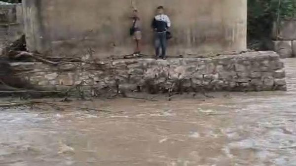 Сотрудники МЧС Абхазии спасли девять человек из водной ловушки на реке Мачара - Sputnik Абхазия