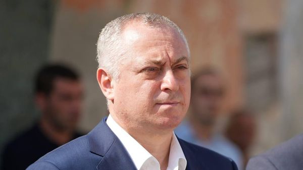 Бадра Гунба в День знаний посетил Калдахуарскую школу-интернат - Sputnik Абхазия