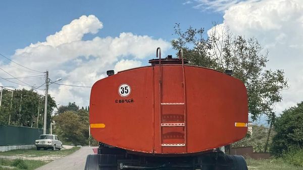 Подвоз воды организуют в Гудауте и семи селах района из-за перебоев в водоснабжении - Sputnik Абхазия