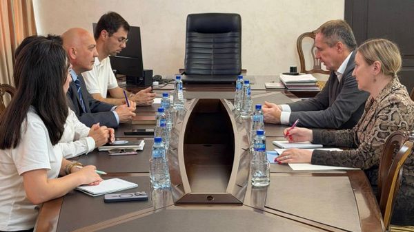 Культурное сотрудничество Абхазии и России обсудили Даур Кове и Вячеслав Гладков - Sputnik Абхазия