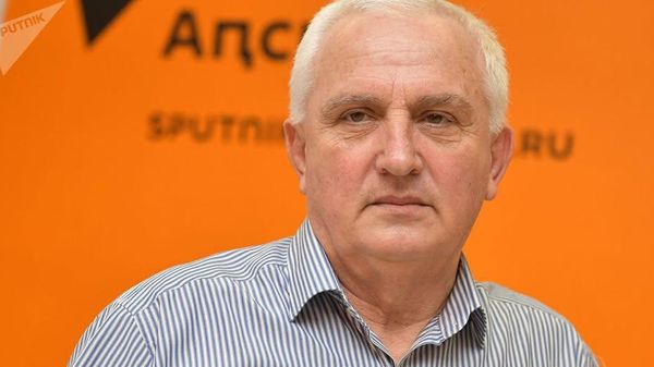 Заслуженный журналист Абхазии Гурам Амкуаб отметил 75-летие - Sputnik Абхазия