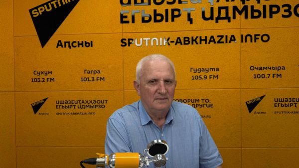 Аԥсны зҽаԥсазтәыз ажурналист, ателережиссиор: Гурам Амқәаб 75 шықәса ихыҵит - Sputnik Аҧсны