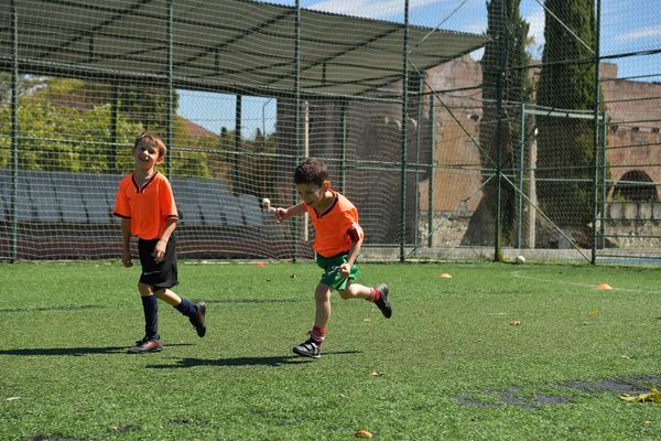 Для детей 6-7 лет прошел турнир по футболу на мини-стадионе имени Джона Кварацхелия - Sputnik Абхазия