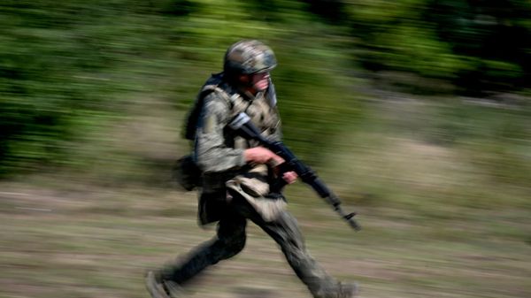 Тактическая подготовка Псковского соединения ВДВ группировки войск Центр на Днепропетровском направлении СВО - Sputnik Абхазия