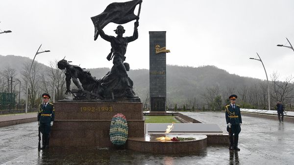 Памятник погибшим в ОВНА в г.Ткуарчал - Sputnik Абхазия