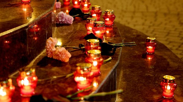 Стихийный мемориал в Краснодаре в память о погибших в результате украинской атаки на Геленджик - Sputnik Абхазия