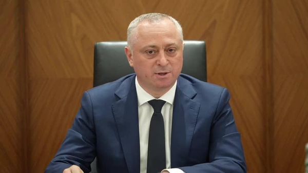 Деньги, выделяемые по госпрограммам должны идти на целевое расходование, а не на материальную поддержку, подчеркнул Бадра Гунба на совещании в Администрации президента - Sputnik Абхазия
