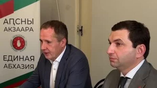 Руководство и актив партии Единая Абхазия встретились с послом России в Абхазии Вячеславом Гладковым - Sputnik Абхазия
