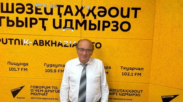 Аԥсни Урыстәылеи реимадараҿы алхрақәа рылахәхара аҵакы: аполитолог игәаанагара - Sputnik Аҧсны