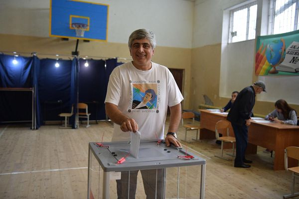 Абхазские политики, общественные деятели, артисты и журналисты также сделали свой выбор - Sputnik Абхазия