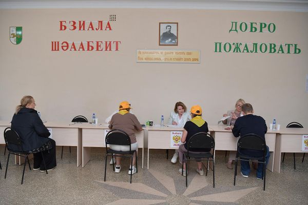 Многие избирательные участки были открыты в стенах школ - Sputnik Абхазия
