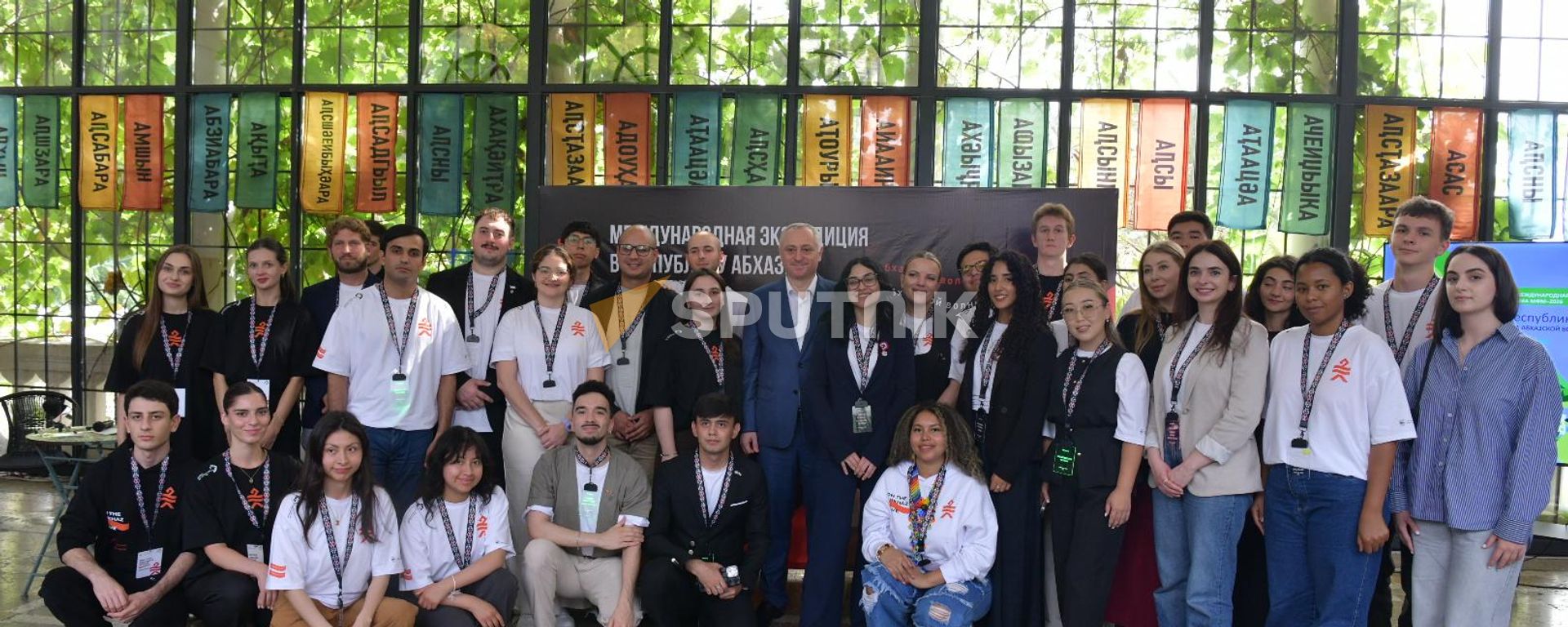 Бадра Гунба на встрече с участниками Международной экспедицией Бадра Гунба на встрече с участниками Международной экспедицией - Sputnik Аҧсны, 1920, 21.09.2026