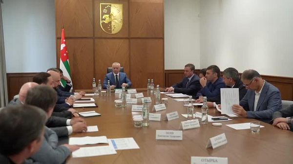 Амҩақәа реиҭашьақәыргылареи рырҽеиреи — 2026 шықәсазы Аԥсны анапхгара русура ахырхарҭа хадақәа иреиуоуп ҳәа азгәеиҭеит араионқәеи ақалақьқәеи рхадацәа алархәны имҩаԥигаз аилацәажәараҿы аҳәынҭқарра ахада Бадра Гәынба - Sputnik Аҧсны