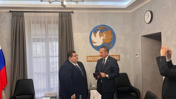 Глава МИД Абхазии Олег Барциц встретился с руководителем Россотрудничества Игорем Чайкой - Sputnik Абхазия