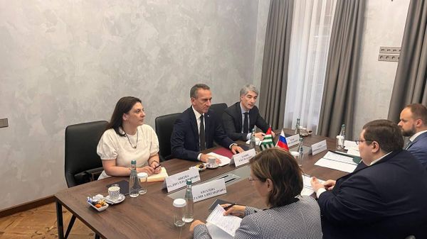 Аԥсны Адәныҟатәи аусқәа рминистр Олег Барцыц Россотрудничество анапхгаҩы Игор Чаика диԥылеит - Sputnik Аҧсны