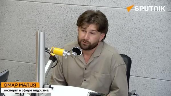 Главная задача осеннего туризма — не только привлечь туриста, но и задержать его, об этом в эфире радио Sputnik рассказал эксперт в турсфере Омар Малия - Sputnik Абхазия