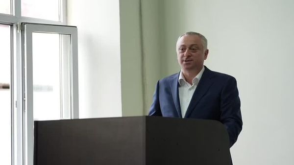Аԥсны ахада Бадра Гәынба Гәдоуҭа Ақалақь-фырхаҵа амш амҩаԥгараҿы ацхыраара ҟазҵаз араион адепутатцәеи, анаплакҩцәеи, акоммерциатә еиҿкаарақәеи иҭабуп ҳәа реиҳәеит - Sputnik Аҧсны