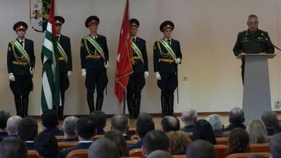 В августе 1992 года враг принес на землю Абхазии огонь и смерть, его целью было уничтожение абхазского народа, его государственности, заявил министр обороны Беслан Цвижба на собрании ко Дню Победы