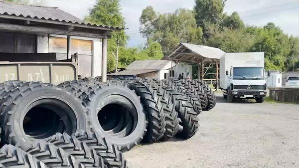 Первая партия шин для районных машинно-тракторных станций поступила в Абхазию - Sputnik Абхазия