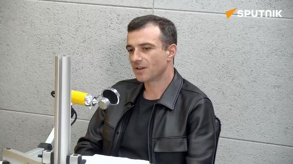 Минздрав Абхазии планирует цифровизировать контроль за лекарствами в больницах, об этом в эфире радио Sputnik рассказал замминистра здравоохранения Абхазии Олег Отырба - Sputnik Абхазия