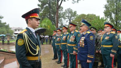 Церемония возложения цветов в честь Дня Победы и Независимости Абхазии. 