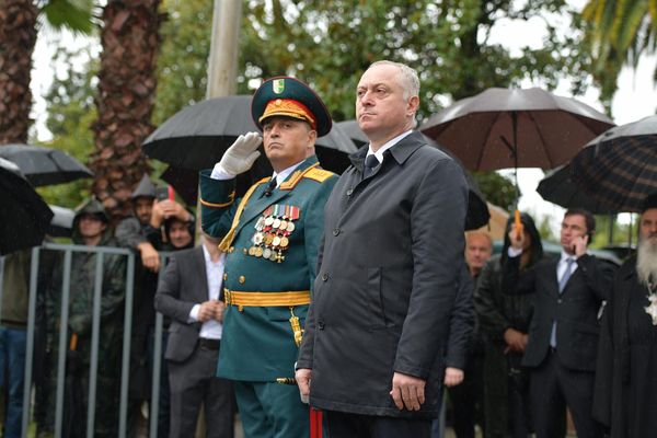 На параде присутствовал президент республики Бадра Гунба. - Sputnik Абхазия