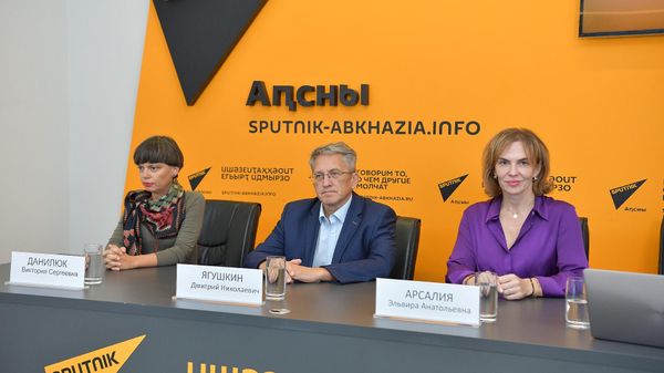 ПК к открытию выставки Море не волнуется - Sputnik Абхазия