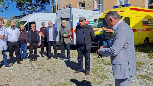 Новые машины скорой помощи, переданные Россией, распределили по медучреждениям, сообщил Минздрав Абхазии - Sputnik Абхазия