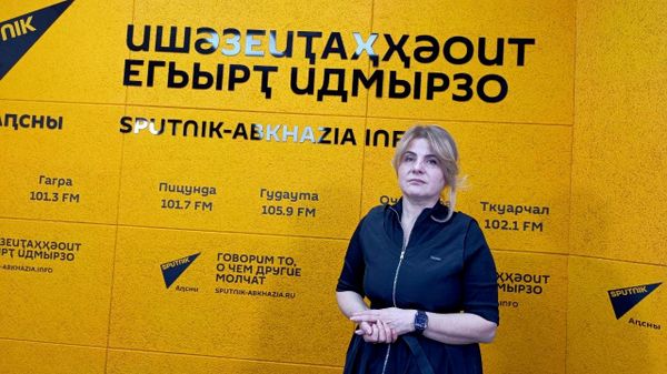 Амузыкант игәаларшәара: Фаина Матуаԥҳа Реваз Нарманиа изкны - Sputnik Аҧсны