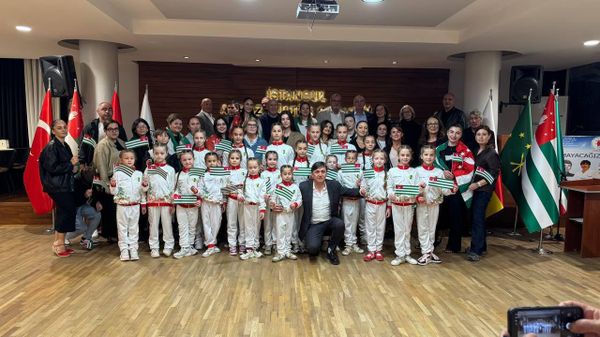 Аԥснытәи агимнасткацәа Сҭампыл имҩаԥысуаз жәларбжьаратәи атурнир аҿы аԥхьахәқәа ргеит - Sputnik Аҧсны