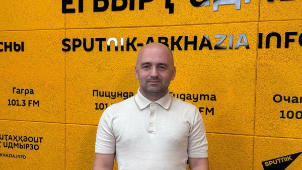 Парковки - нет: как власти Сухума решают проблему? - Sputnik Абхазия