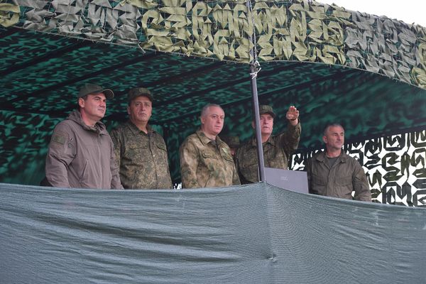 Плановые оперативно-тактические учения посетил главнокомандующий Бадра Гунба. - Sputnik Абхазия