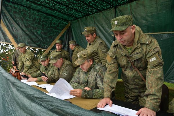 Ахықәкы хада — аруаа рнапхгараҭара аиӷьтәра, акомандатәи аоперативтәи еилазаара афицарцәа апрактикатә ԥышәа дырҳара ауп. Ахықәкы хада — аруаа рнапхгараҭара аиӷьтәра, акомандатәи аоперативтәи еилазаара афицарцәа апрактикатә ԥышәа дырҳара ауп. - Sputnik Аҧсны