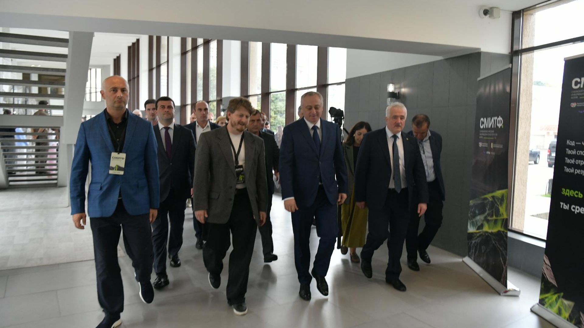 Бадра Гунба посетил Первый Сухумский международный технологический форум. Бадра Гунба посетил Первый Сухумский международный технологический форум. - Sputnik Аҧсны, 1920, 16.10.2026