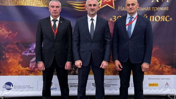 Делегация из Абхазии во главе с секретарем Совбеза Раулем Лолуа посетила XVI церемонию вручения нацпремии Золотой пояс в Кремле - Sputnik Абхазия