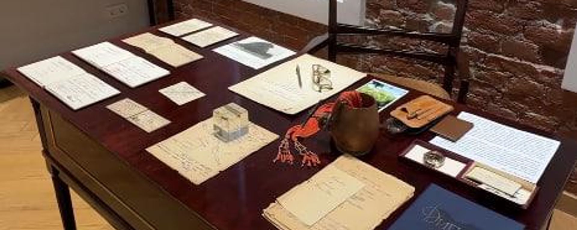 Выставка Шалва Инал-Ипа — человек и ученый открылась в ЦВЗ в Сухуме Выставка Шалва Инал-Ипа — человек и ученый открылась в ЦВЗ в Сухуме - Sputnik Абхазия, 1920, 20.10.2026