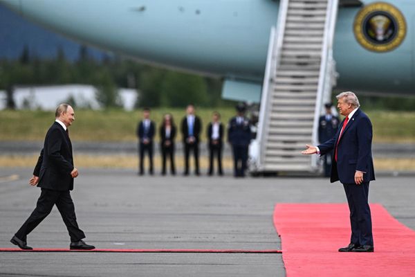 На фотографии россиянина Сергея Бобылева - кадр встречи Владимира Путина и Дональда Трампа на Аляске На фотографии россиянина Сергея Бобылева - кадр встречи Владимира Путина и Дональда Трампа на Аляске - Sputnik Абхазия