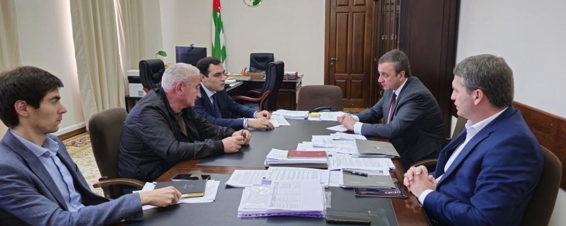 Развитие распределенной солнечной генерации обсудили в Кабинете министров Абхазии - Sputnik Абхазия, 1920, 23.10.2026