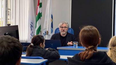 Мультипликатор Сергей Антонов провел мастер-класс для школьников села Кацикыт